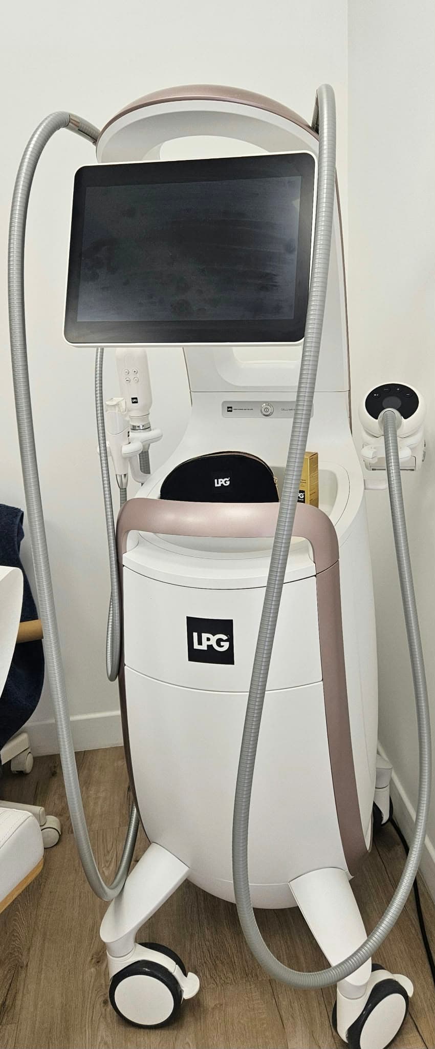 Appareil Cellu M6 Infinity® LPG installé en cabine de soin