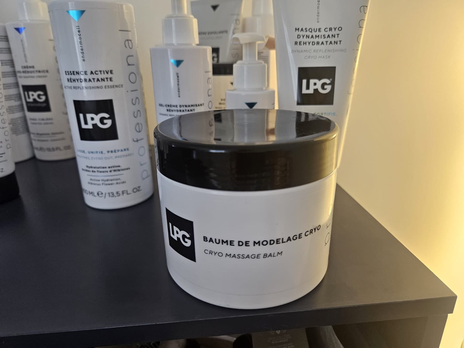 Baume de modelage cryo utilisé lors des soins