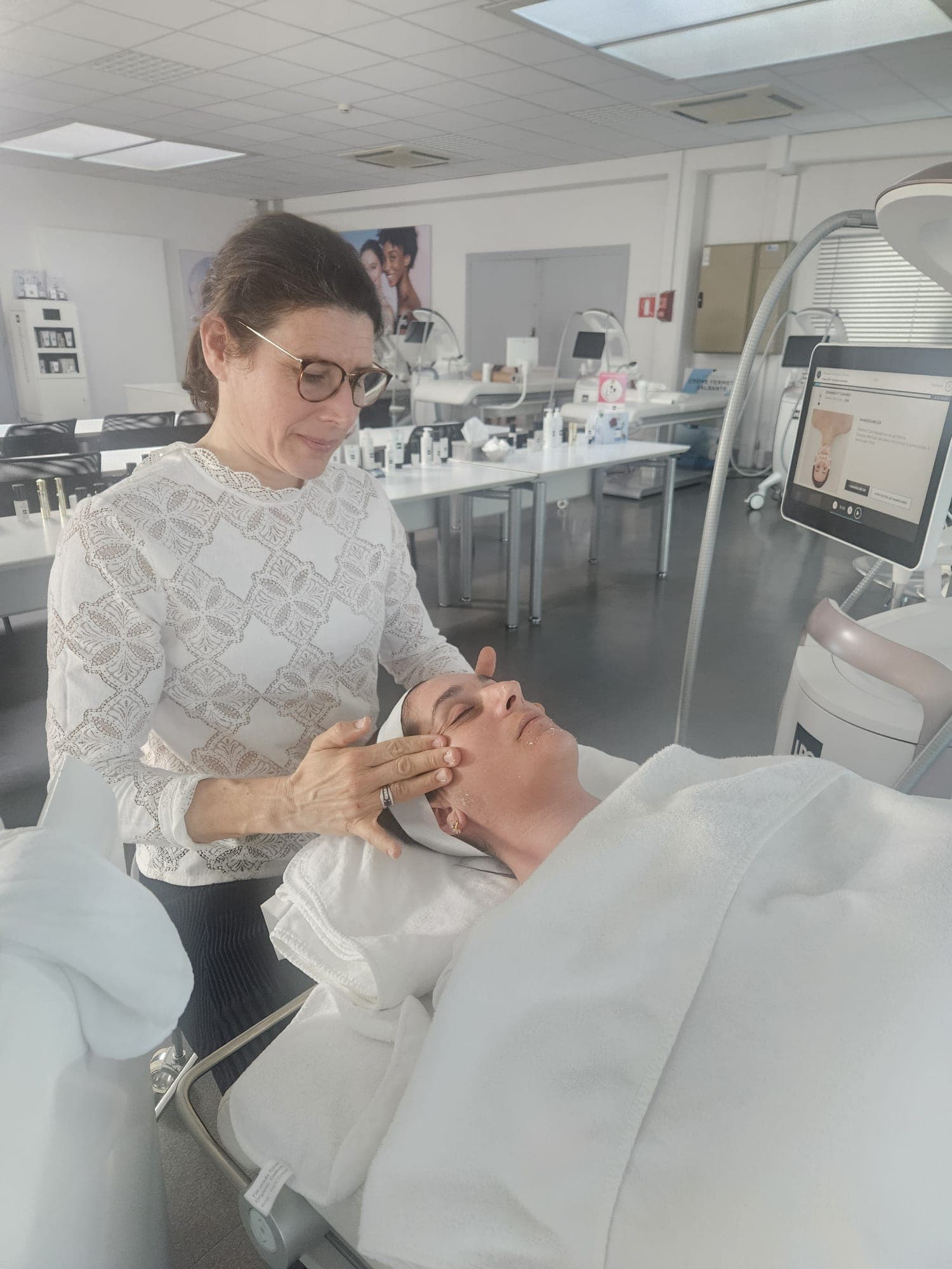 Soin du visage par radiofréquence chez Nice Derma Institut à Nice